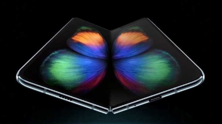 Samsung Galaxy Fold smartphone dobrável